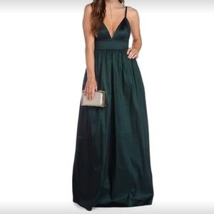 ✨WINDSOR GREEN PROM DRESS WITH POCKETS✨
